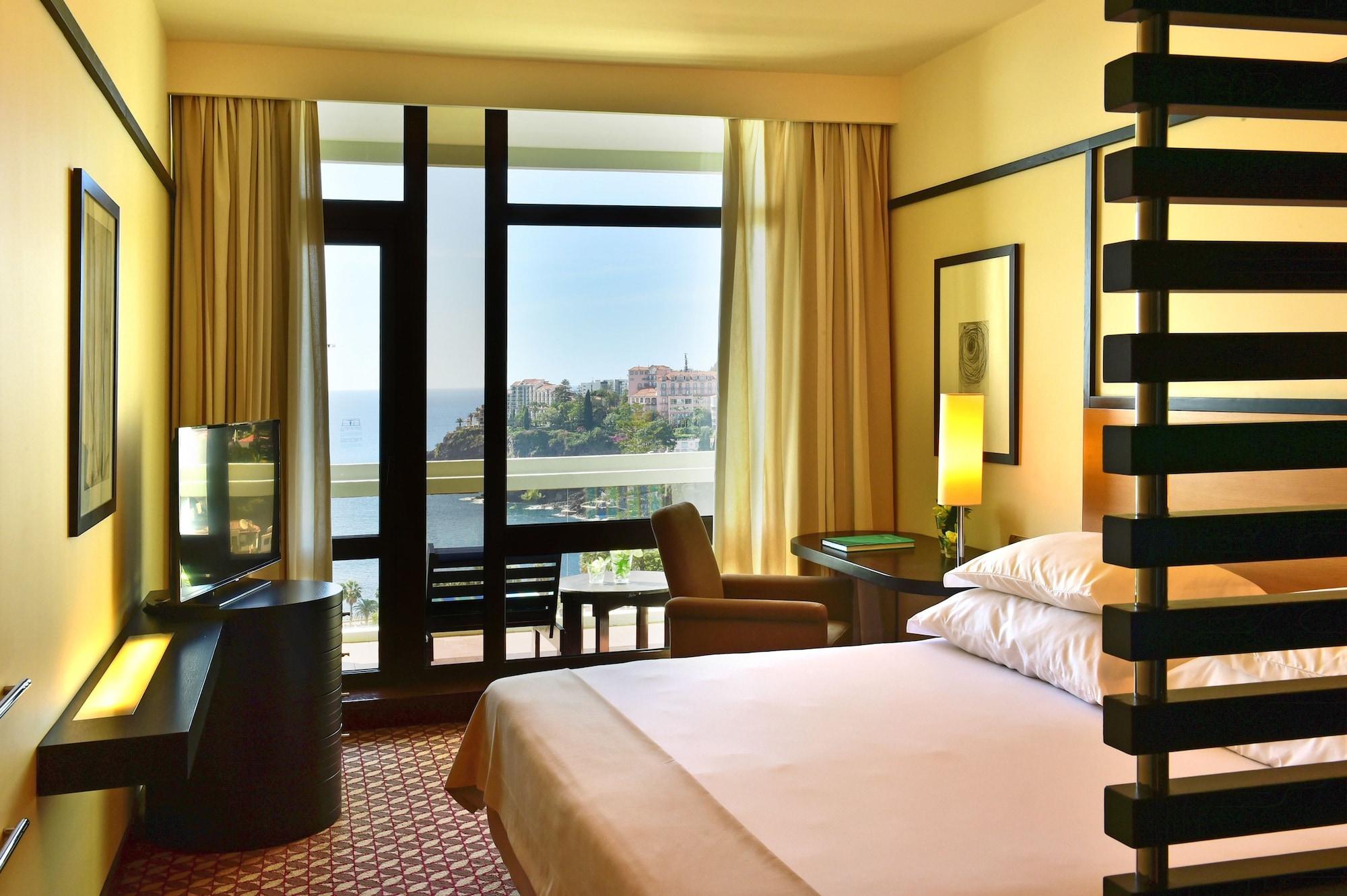 Pestana Casino Park Hotel & Casino Фуншал Екстериор снимка A room at the hotel