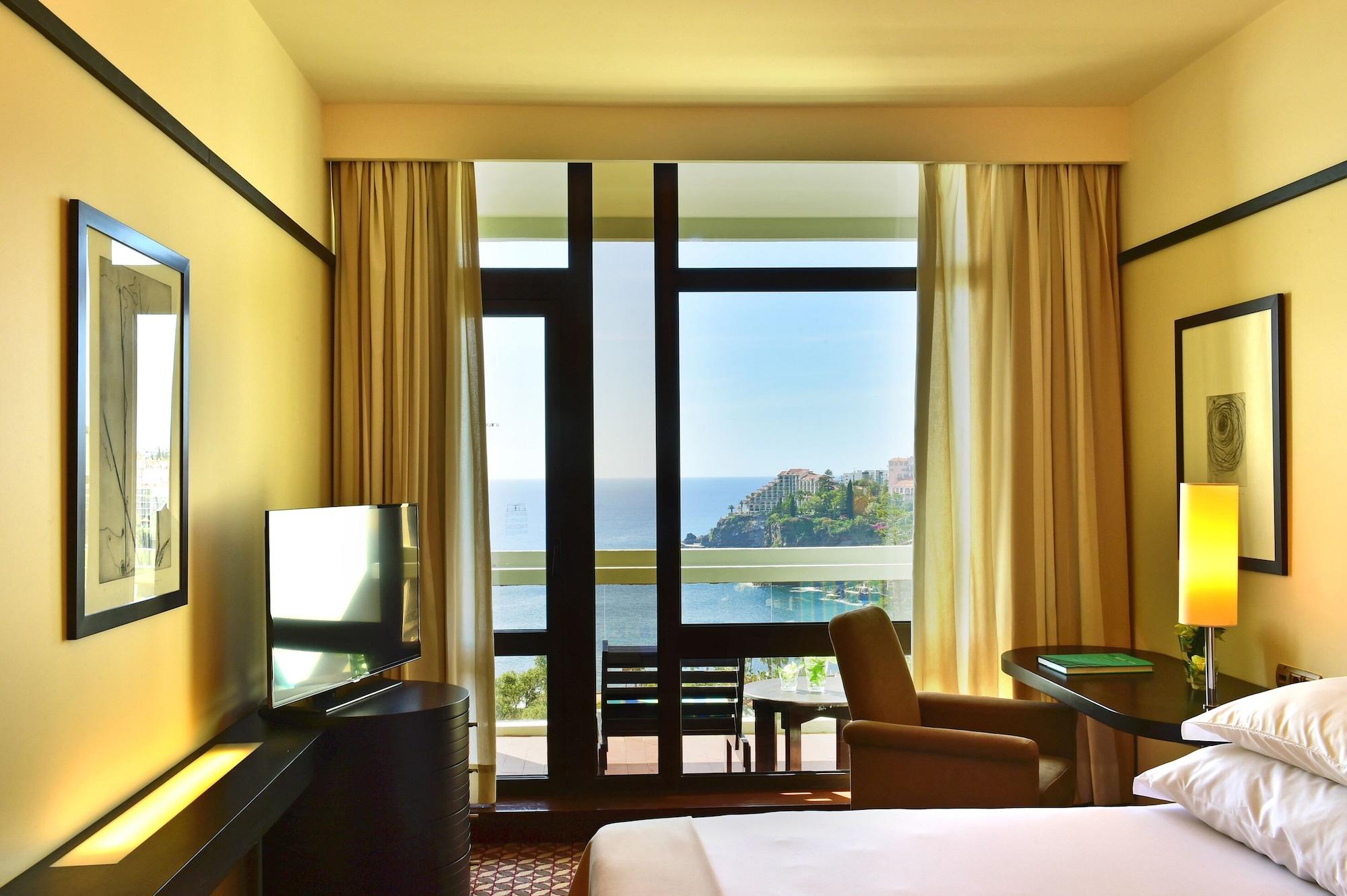 Pestana Casino Park Hotel & Casino Фуншал Екстериор снимка A room at the hotel