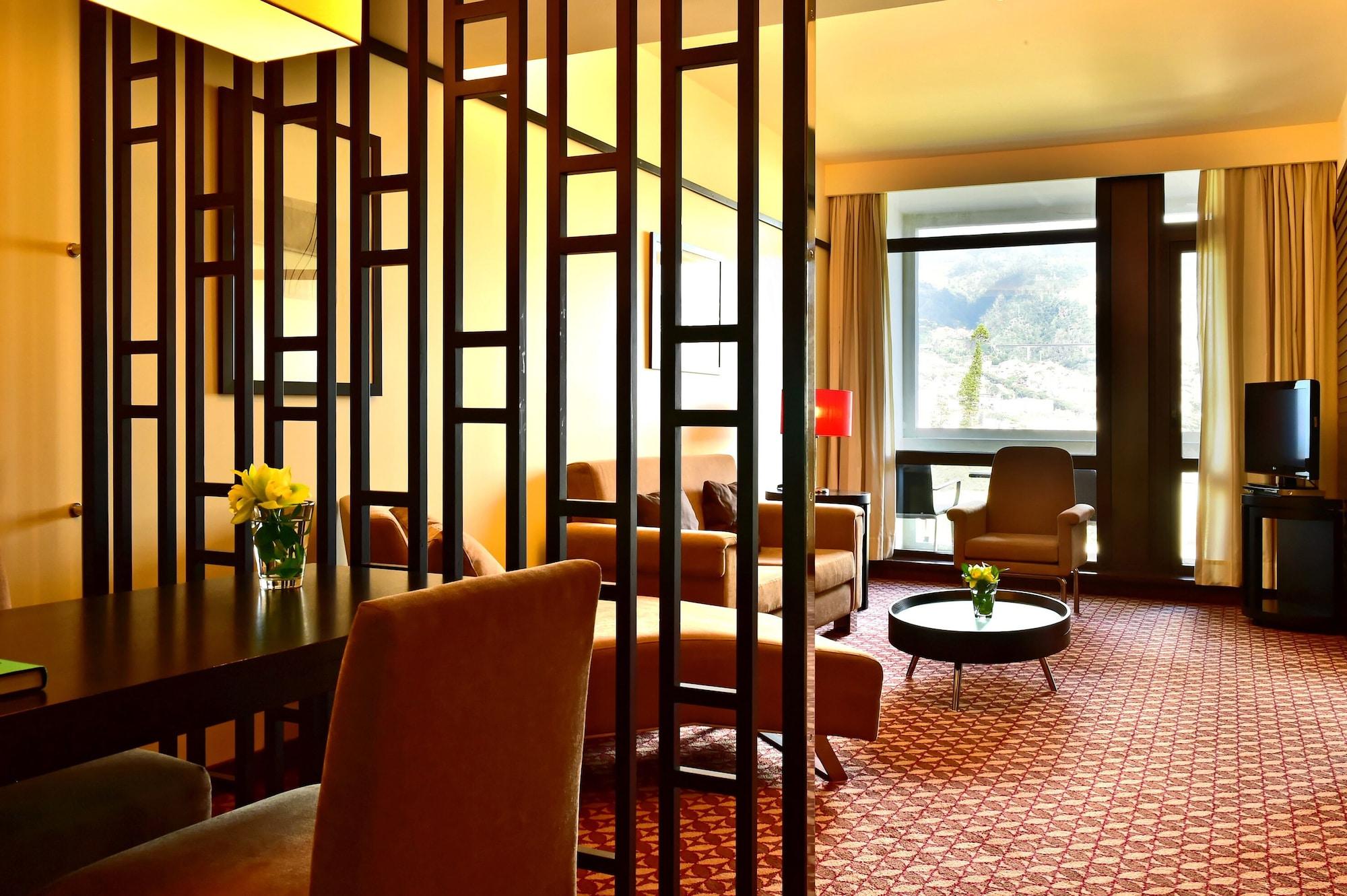 Pestana Casino Park Hotel & Casino Фуншал Екстериор снимка A suite at the InterContinental Hotel, Innsbruck