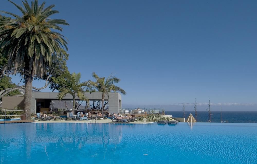 Pestana Casino Park Hotel & Casino Фуншал Екстериор снимка The pool at the hotel