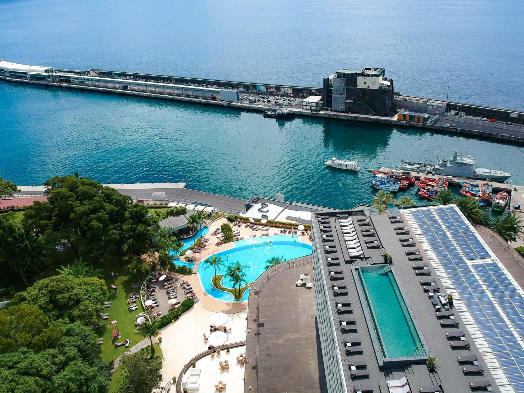 Pestana Casino Park Hotel & Casino Фуншал Екстериор снимка Aerial view of the hotel